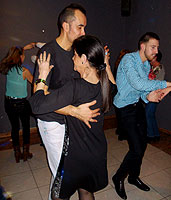 Haz clic para ampliar. Fiesta de baile en el discopub DLuxe, 29 marzo 2015. BAILAFACIL: lo mejor para bailar en Gijón. Copyright © www.bailafacil.es