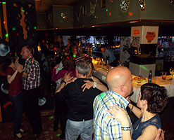 Haz clic para ampliar. Fiesta de baile en el discopub DLuxe, 29 marzo 2015. BAILAFACIL: lo mejor para bailar en Gijón. Copyright © www.bailafacil.es