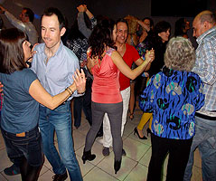 Haz clic para ampliar. Fiesta de baile en el discopub DLuxe, 29 marzo 2015. BAILAFACIL: lo mejor para bailar en Gijón. Copyright © www.bailafacil.es