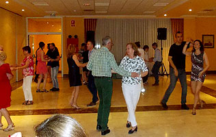 Cena baile fin de curso, hotel Villa de Gijón, 17 junio 2017. Haz clic para ampliar. BAILAFACIL: lo mejor para bailar en Gijón. Copyright © www.bailafacil.es.