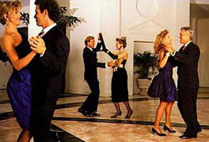 Mucha gente tiene la idea de que el baile de salón es esto. BAILAFACIL: clases de baile fáciles, sin meneitos ni complicaciones. Lo mejor para aprender a bailar en Gijón.