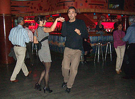 Emma y faux bailando jive. Haz clic para ampliar.