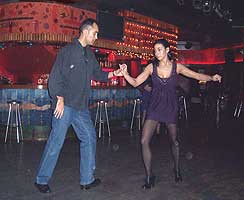Típico inicio de la fiesta con la pista todavía desierta y faux aprovechando para ocupar todo el espacio. ¡Abusón!