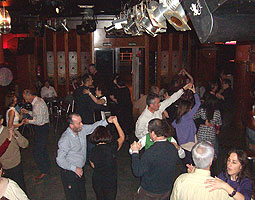 Animación y buen ambiente en el Otto, como en cada fiesta. Clic para ampliar.