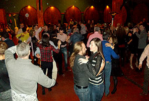 Haz clic para ampliar. III Espicha BAILAFACIL, 21 febrero 2015. BAILAFACIL: lo mejor para bailar en Gijón. Copyright © www.bailafacil.es