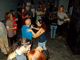 Fiesta baile en discoteca Otto, 7 noviembre 2015. BAILAFACIL: lo mejor para bailar en Gijón. Haz clic para ampliar. Copyright © www.bailafacil.es.