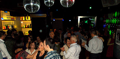 Fiesta baile en discoteca Otto, 7 noviembre 2015. BAILAFACIL: lo mejor para bailar en Gijón. Haz clic para ampliar. Copyright © www.bailafacil.es.