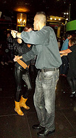 Fiesta organizada por BAILAFACIL en el discopub Naútico de Gijón el 16 de diciembre de 2017. Copyright © www.bailafacil.es.