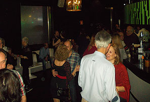 Fiesta organizada por BAILAFACIL en el discopub Naútico de Gijón el 16 de diciembre de 2017. Copyright © www.bailafacil.es.