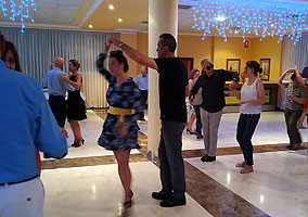 Cena baile fin de curso, hotel Villa de Gijón, 15 junio 2019. Haz clic para ampliar. BAILAFACIL: lo mejor para bailar en Gijón. Copyright © www.bailafacil.es.