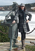 Hay quien dice que deberíamos tener a Emma en un pedestal... ¡Pues por nosotros que no quede! Haz clic para ampliar la imagen.