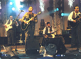 Imagen de un concierto del bachatero Zacarias Ferreira. BAILAFACIL: la mejor web sobre baile y msica de Asturias.