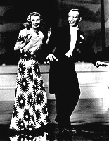 Ginger Rogers y Fred Astaire, otros pioneros del baile codo con codo y los 'flash mobs'...