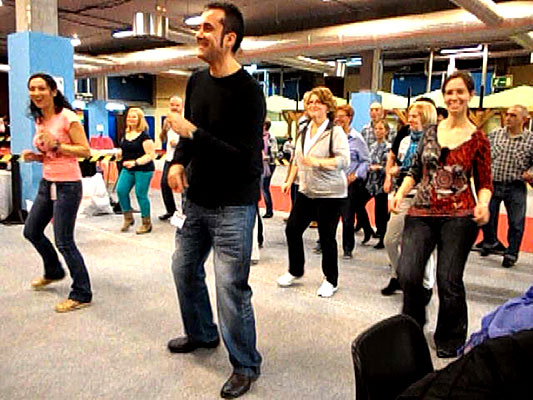 Taller de bachata en el Recinto Ferial Luis Adaro. BAILAFACIL: lo mejor para bailar en Gijn. Haz clic para ampliar.