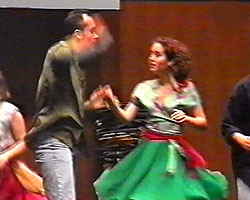 Un momento de la salsa que bailamos en el Jovellanos en 1999, una de las coreografas ms complejas que hice jams. Haz clic para ampliar. Copyright  www.bailafacil.es.