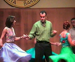 En aquellos aos realizbamos un magnfico espectculo, con vestuario, coreografas y una cuidada puesta en escena. Haz clic para ampliar. BAILAFACIL: lo mejor para bailar en Gijn.