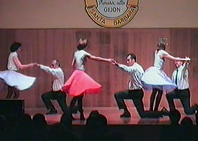 El pasodoble que presentamos en Santa Brbara en diciembre de 2002 fue una de las mejores coreografas de grupo que cre jams. Haz clic para ampliar. Copyright  www.bailafacil.es.